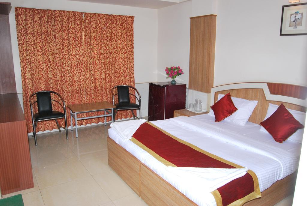 Oyo 9633 Hotel Srinidhi Residency Bangalore Exterior photo