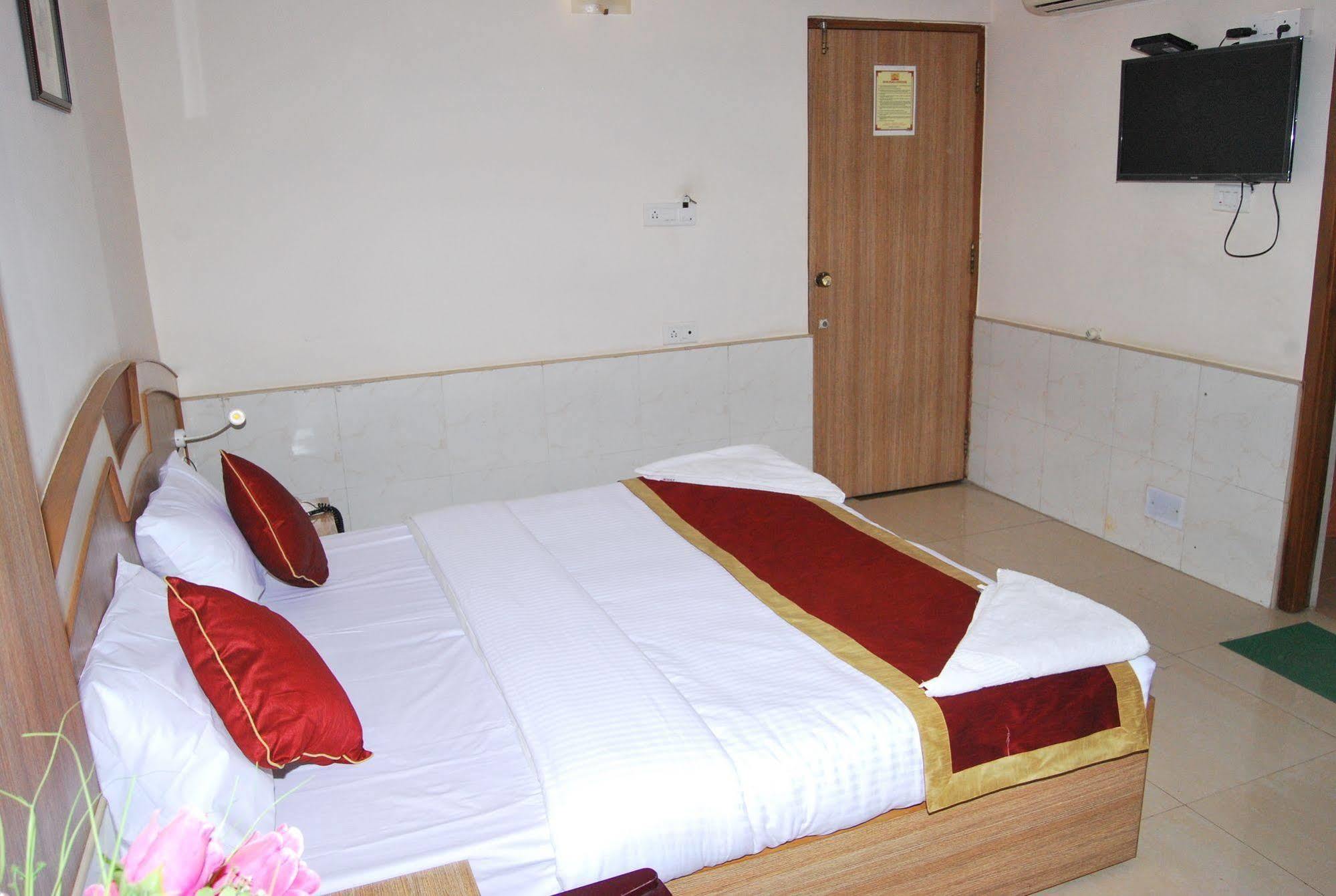 Oyo 9633 Hotel Srinidhi Residency Bangalore Exterior photo